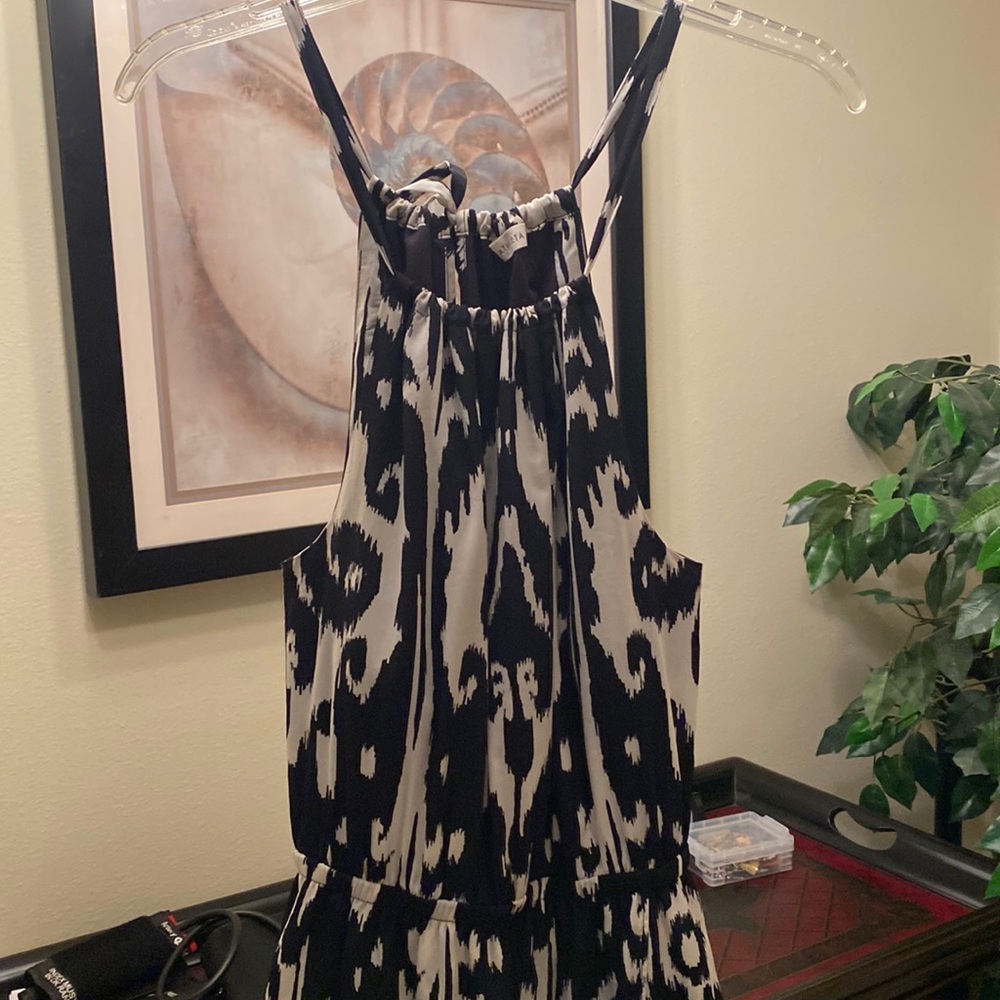 Athleta Maxi Dress! black and white. With pockets!